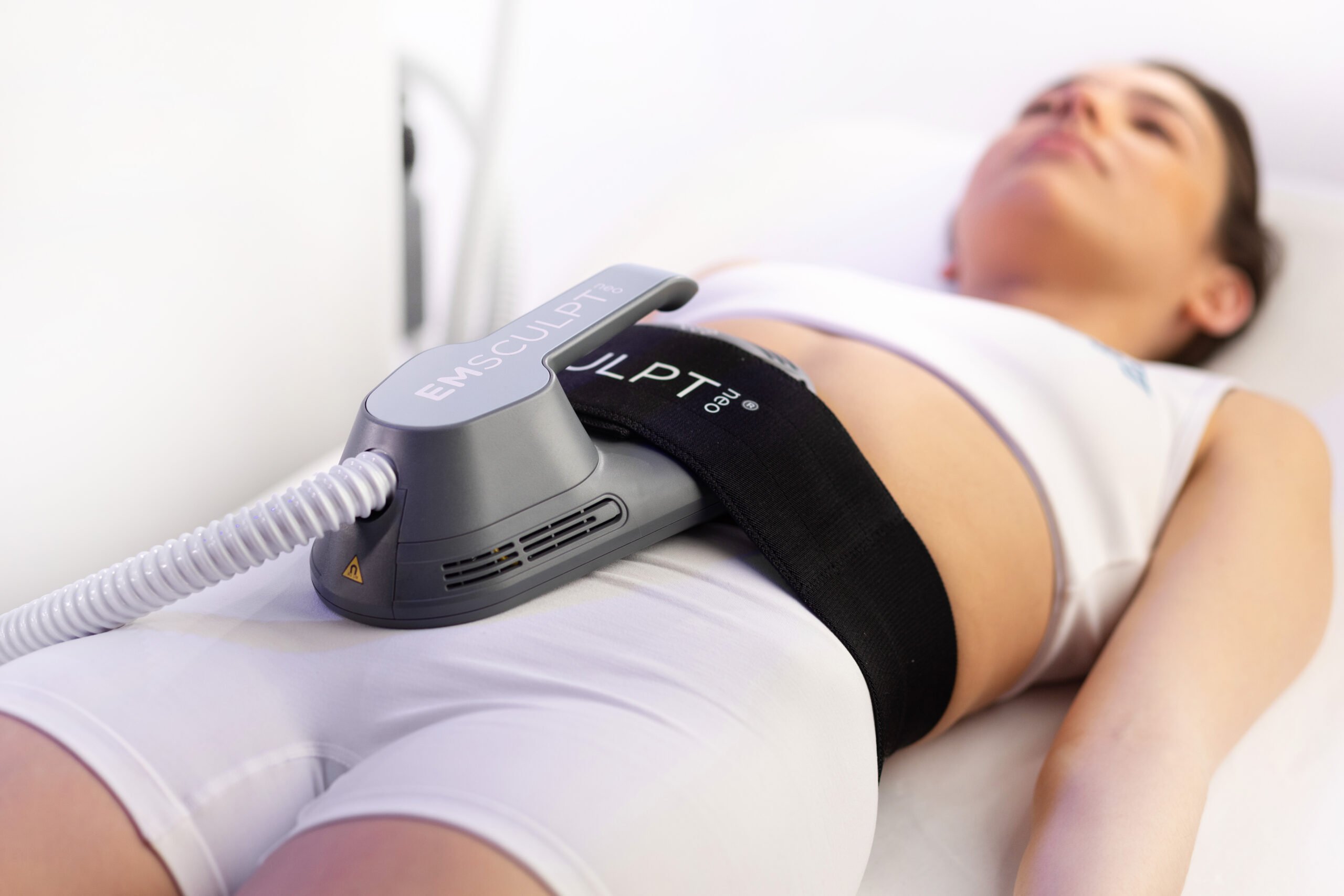 Emsculpt_Neo_PIC_Female-Abdomen_2860_ENUS100